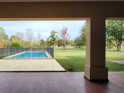 Casa en Venta con 2 cocheras