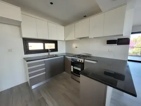 Departamento de Categoria Dos ambientes con cochera!