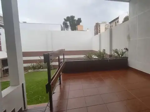 Casa 6 ambientes con 4 baños