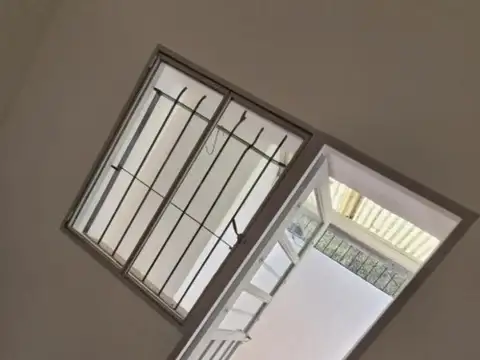 Venta. PH 2 ambientes. Patio. Av Rivadavia 8000.