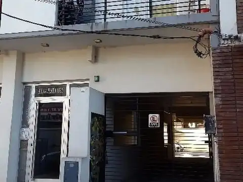 santos lugares 2 espacios cocheras - av la plata al 3300  metros estacion