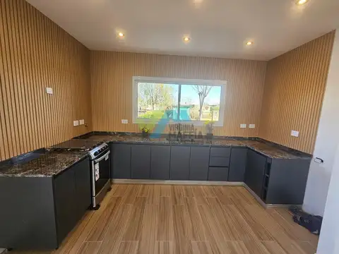 Casa en Venta en Pilar del Este - San Ramon, USD 215.000