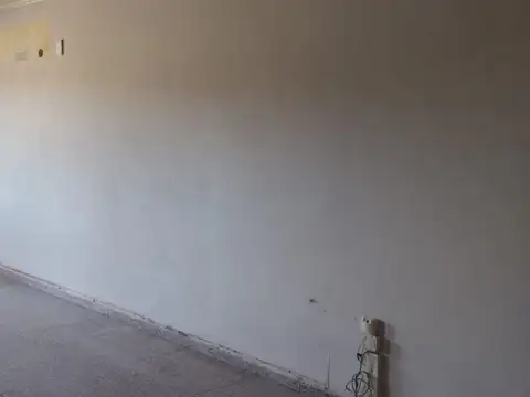 Casa 7 ambientes con 1 baño