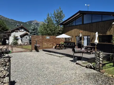 Casa en Venta con 2 cocheras