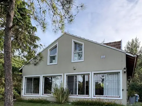 IMPORTANTE CHALET CON PISCINA CLIMATIZADA EN RANELAGH U$S 420.000