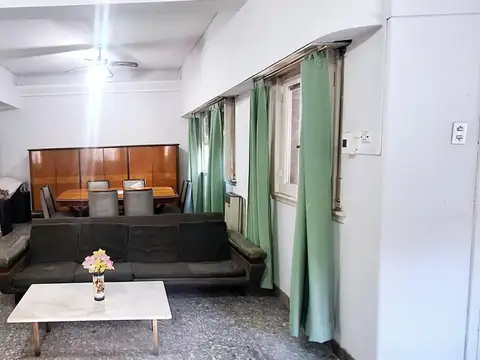 Casa 6 ambientes con 2 baños