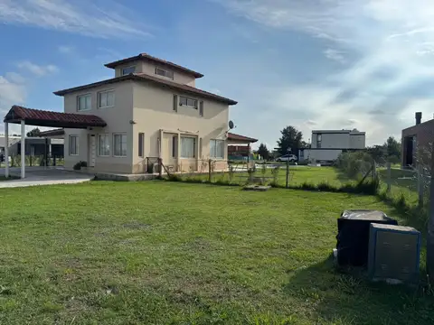 Casa en Venta con 5 cocheras