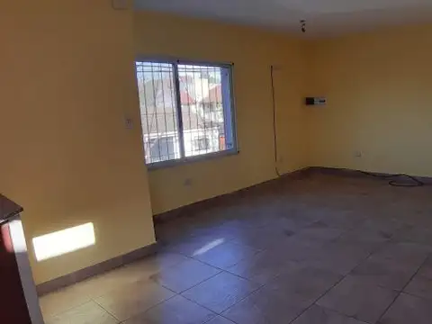 Depto Tipo Casa 4 ambientes con 1 baño