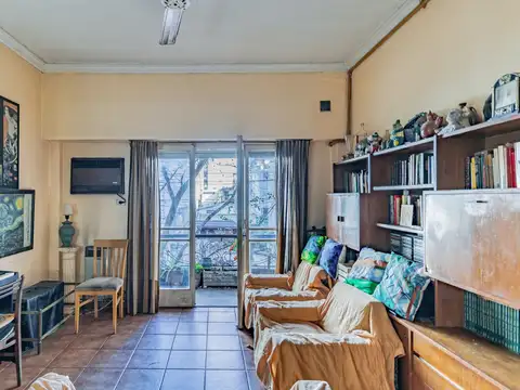 Tres ambientes al frente con balcón apto crédito