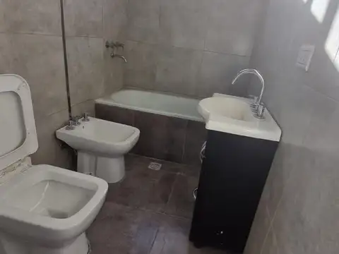 Amplio PH  3 ambientes en Florida con terraza propia