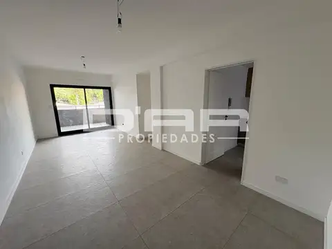 Departamento de 4 Ambientes al conrafrente con balcón corrido