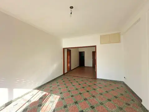 AVENIDA PRESIDENTE TENIENTE GENERAL JUAN DOMINGO PERON al 2700