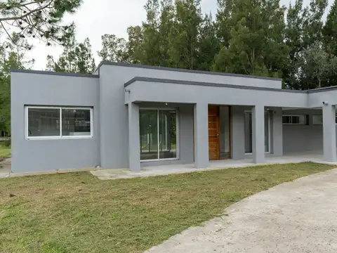 Casa 4 ambientes con 2 baños