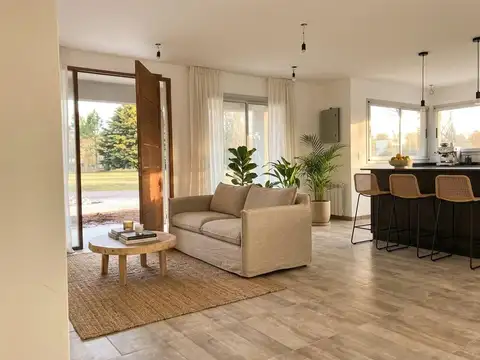 Casa en Venta en Miralagos, USD 209.900