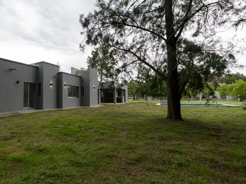 Casa en Venta con 2 cocheras