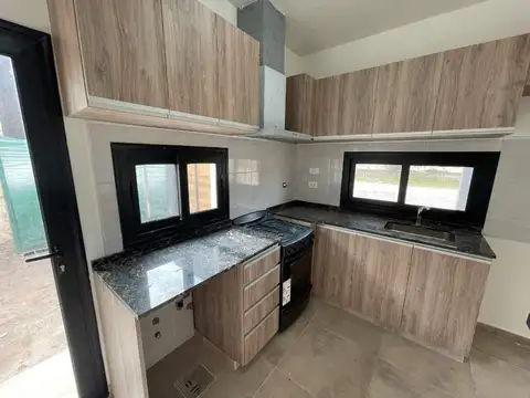 Casa 4 ambientes con 1 baño