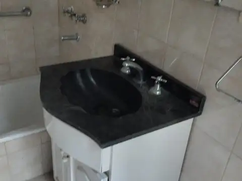 LOCAL AMPLIO + DEPTO 5 AMB c/ TZZA