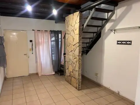 Depto Tipo Casa en Alquiler con 1 cocheras