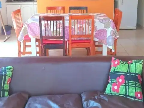 Casa 5 ambientes con 2 baños