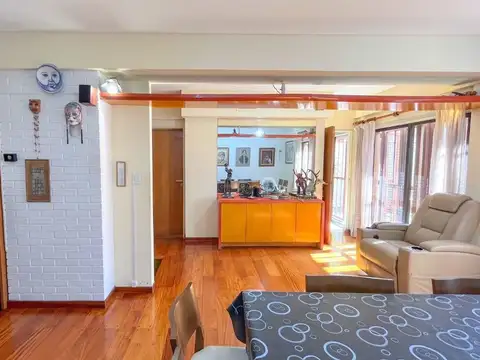 Casa 5 ambientes con 3 baños