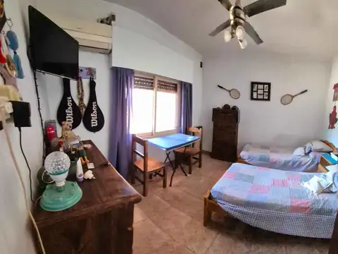Casa 6 ambientes con 2 baños