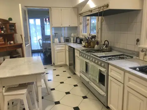 Casa 12 ambientes con 6 baños