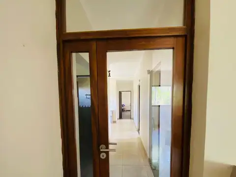 Casa 6 ambientes con 2 baños