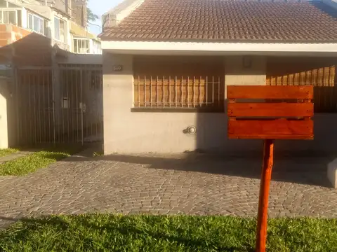 PH DE 3 DORMITORIOS CON JARDIN EN VENTA EN ADROGUE - BOUCHARD 582