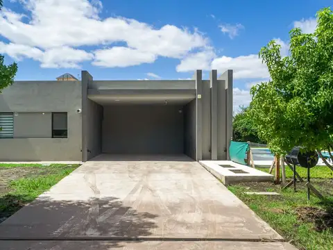 Casa 5 ambientes con 3 baños
