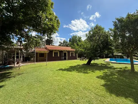 VENTA/PERMUTA - Casa 2 dormitorios con gran terreno a 50m de Ruta 9, Funes