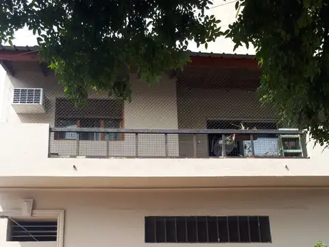 Departamento tipo casa en venta en Monte Castro