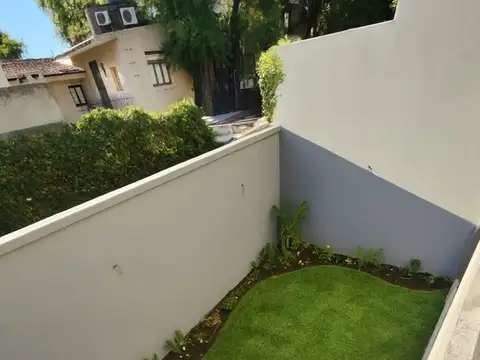 Departamento en Coghlan a estrenar con patio propio y coch