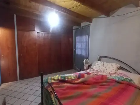 Casa 6 ambientes con 2 baños