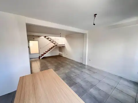 EXCLUSIVO DEPARTAMENTO DE TRES AMBIENTES A ESTRENAR EN DUPLEX CON PATIO