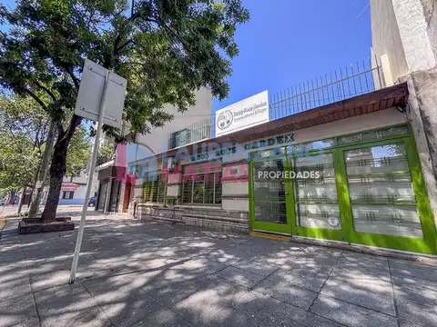 VENTA CASA CON GARAGE, PATIO Y TERRAZA EN MONTE CASTRO