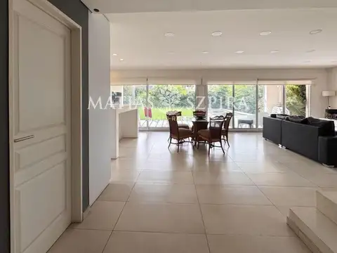 Casa 4 ambientes con 3 baños