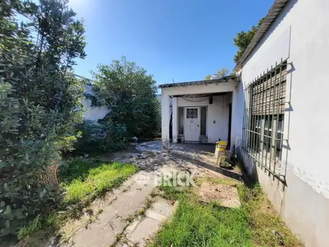 CASA EN LOTE PROPIO DE 11X29 METROS EN KELLERTAS AL 100 - 314 M2 GRAN JARDIN AL FRENTE TODO SOL