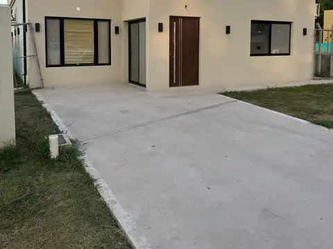 Casa a estrenar en Barrio Cardales Chico