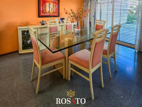 Venta casa 5 ambientes en dos plantas con jardín, parrilla y garaje en Villa Lugano