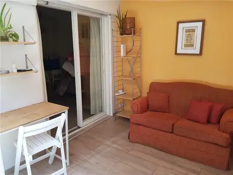 Gallo al 1200 1er. piso con patios