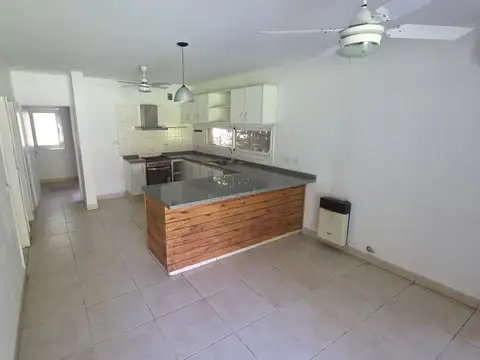 Casa en Alquiler con 1 cochera