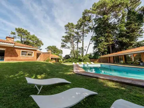 Casa en Venta en Playa Mansa, USD 1.150.000