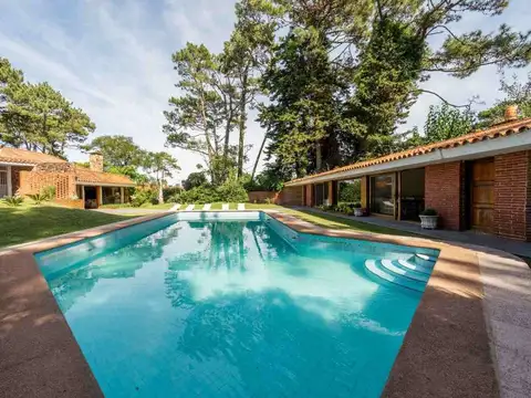 Casa 7 ambientes con 6 baños