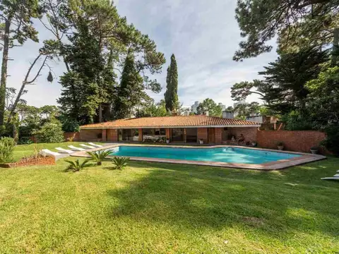 Venta  exclusiva casa Playa Mansa, Punta del Este