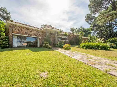 Venta  exclusiva casa Playa Mansa, Punta del Este