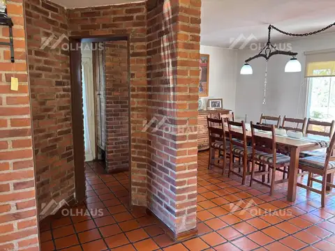 Casa 4 ambientes con 2 baños
