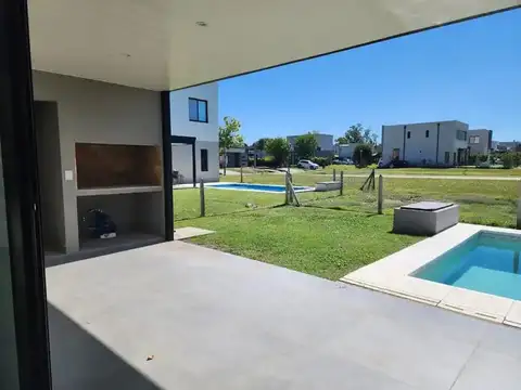 CASA EN VENTA A ESTRENAR BARRIO PRIVADO EL ALJIBE