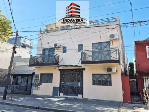Hermoso 2 Ambientes con Terraza Propia con Parrilla y Balcón Al Frente – Caseros Centro