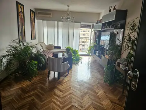 Venta departamento de 3 ambientes - FLORES