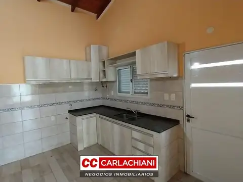 Casa 4 ambientes con 1 baño
